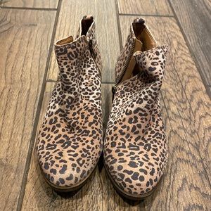 Lucky Brand Leopard/Cheetah ankle boots size 9W